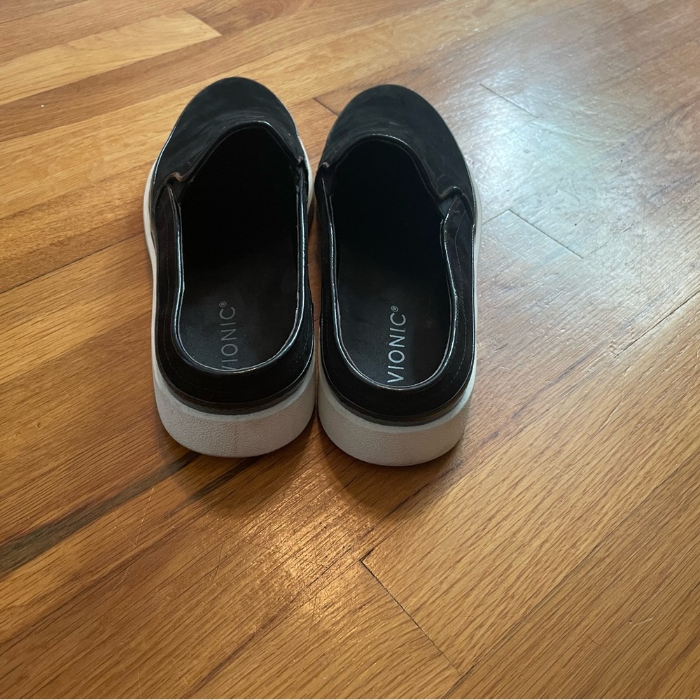 Vionic Women’s Black Slip-Ons - Picture 4 of 7
